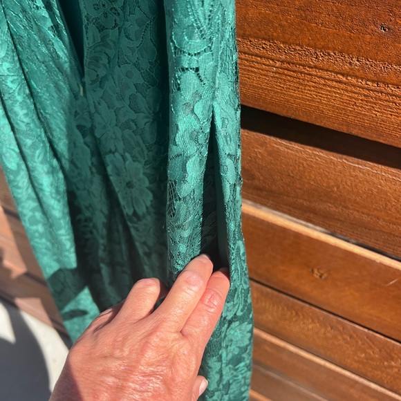 NWOT Beautiful long green lace dress!Size 10. - Picture 6 of 15